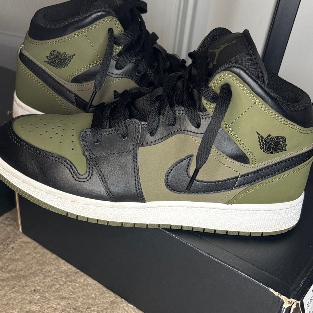 Jordan Kids Sneakers in Olive and Black